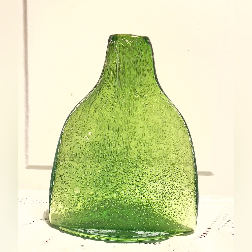 Vintage Mid-Century Modern Green Bullicante Controlled Bubble Art Glass Vase